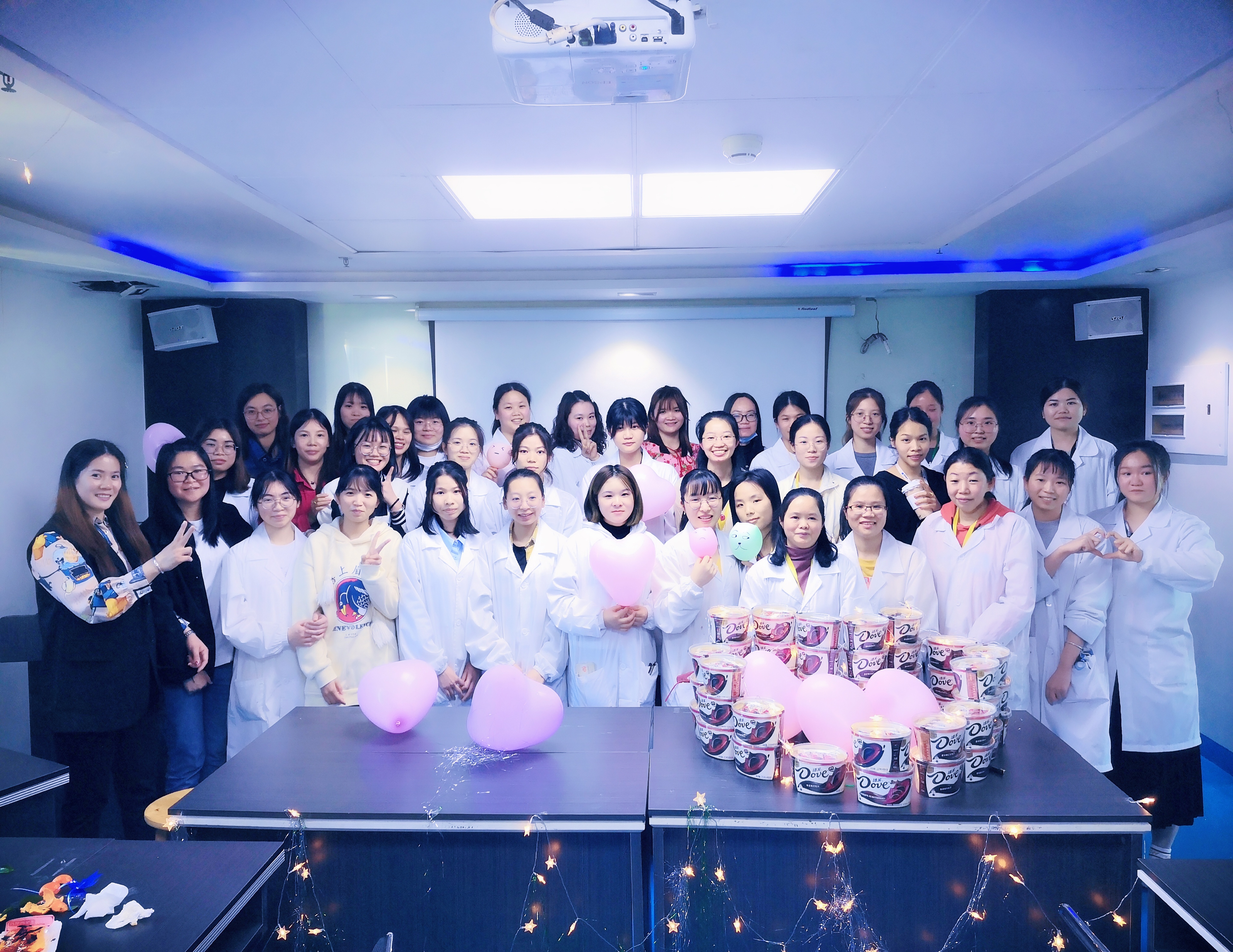 愿你笑靨如花，一生不減芳華！